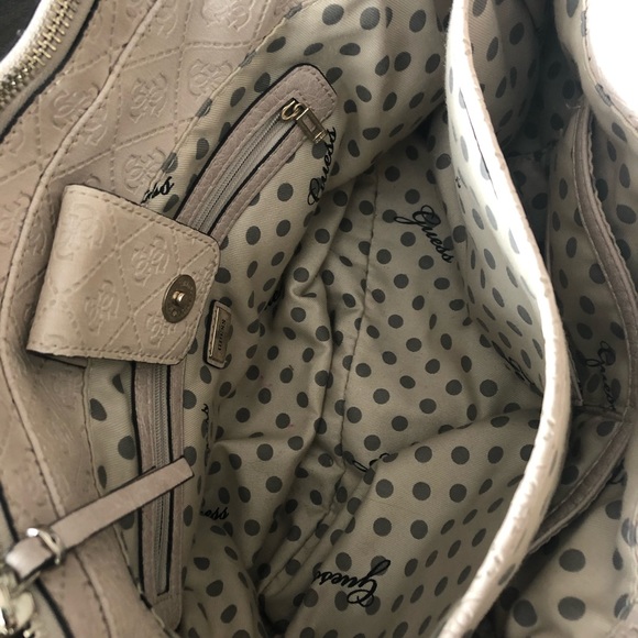 Cream Guess Purse - Picture 4 of 4